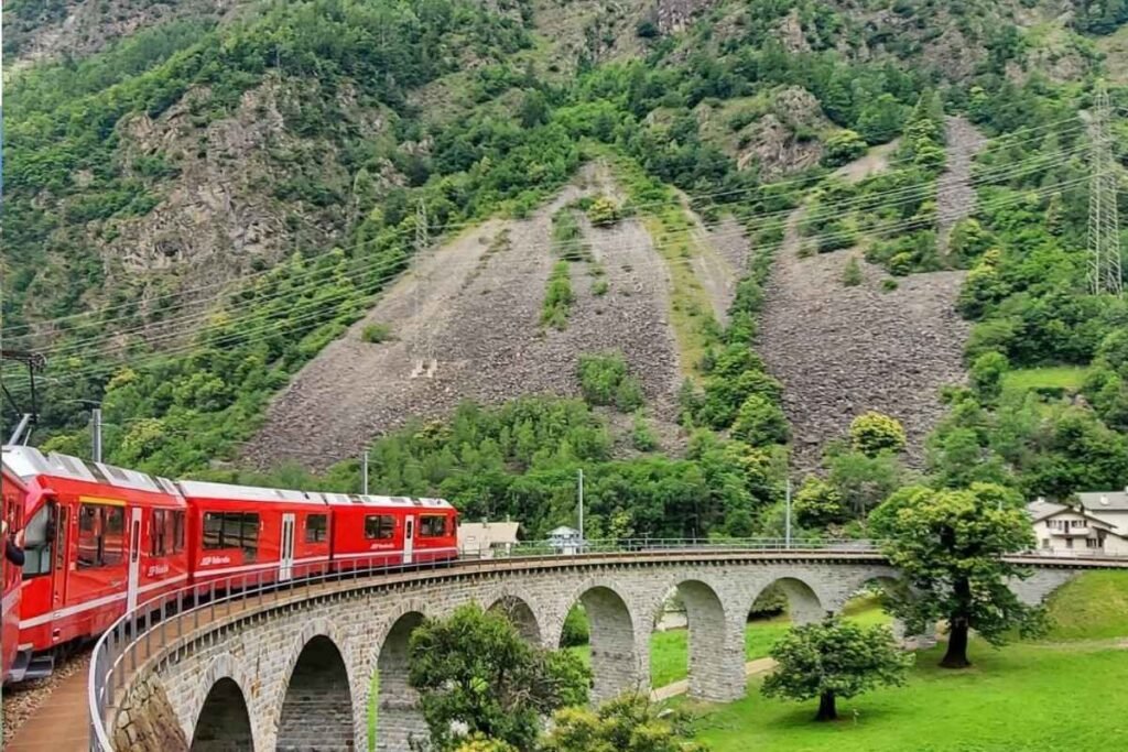 Wo ist die Bernina Express Station in Chur | Alpen Zug