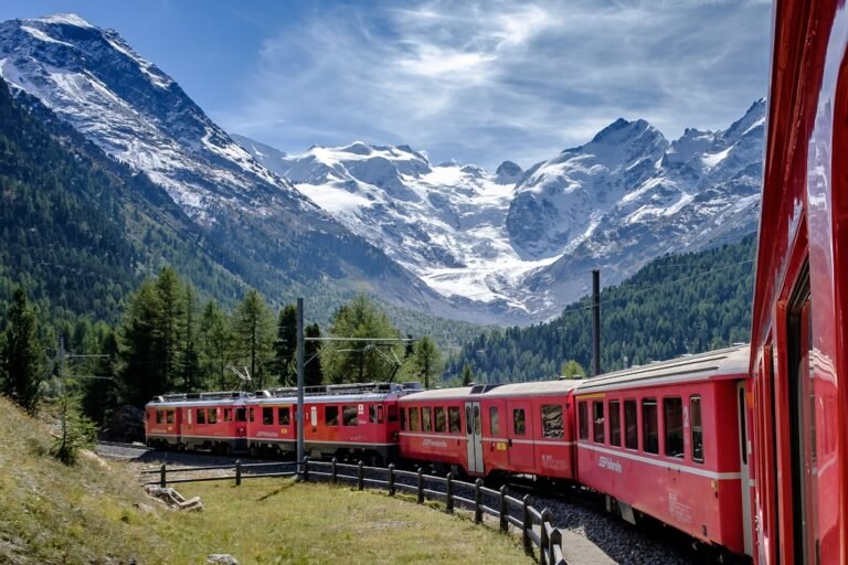 ベルニナ急行のどのルートが最も絶景か | アルプス列車